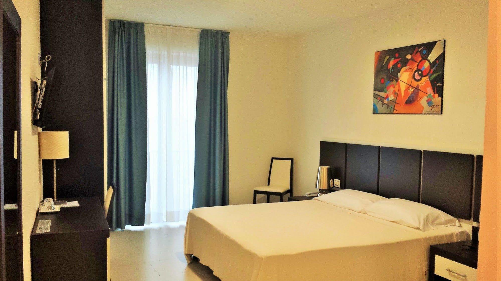 Buddi Hotel Platamona Exterior foto